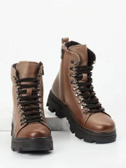 – Schnürboots aus Kalbleder in*Andrea Conti Online