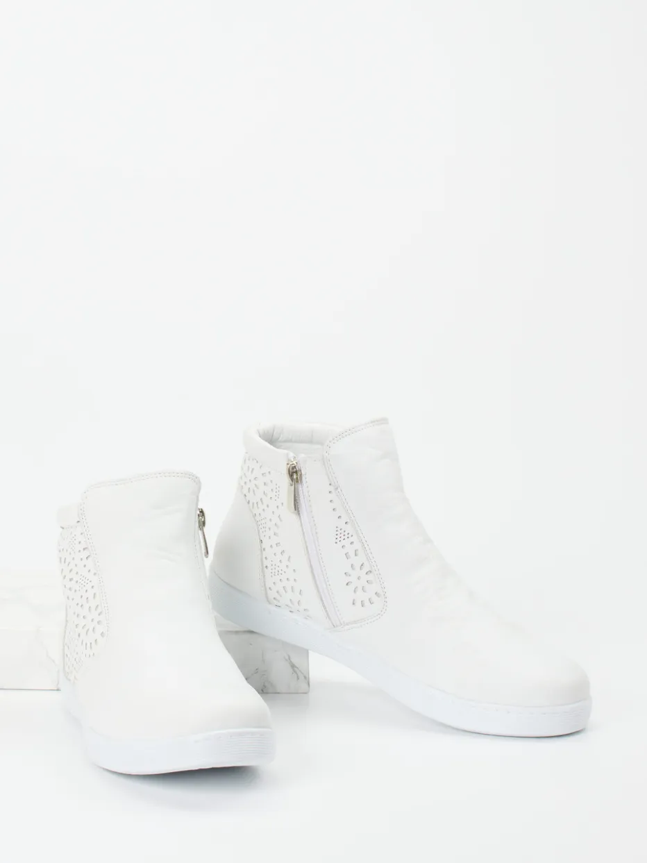 – Stiefelette aus Kalbleder*Andrea Conti Sale