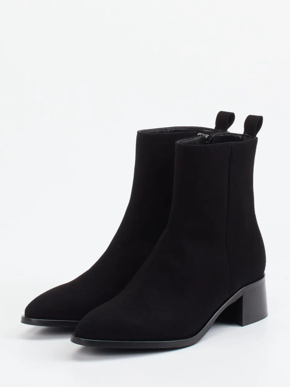 – Ankle Boots aus Veloursleder*Andrea Puccini