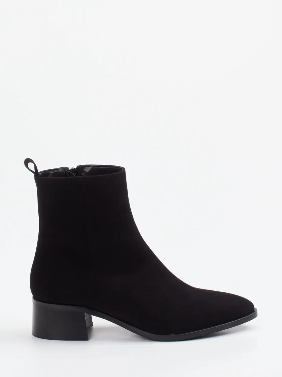 – Ankle Boots aus Veloursleder*Andrea Puccini