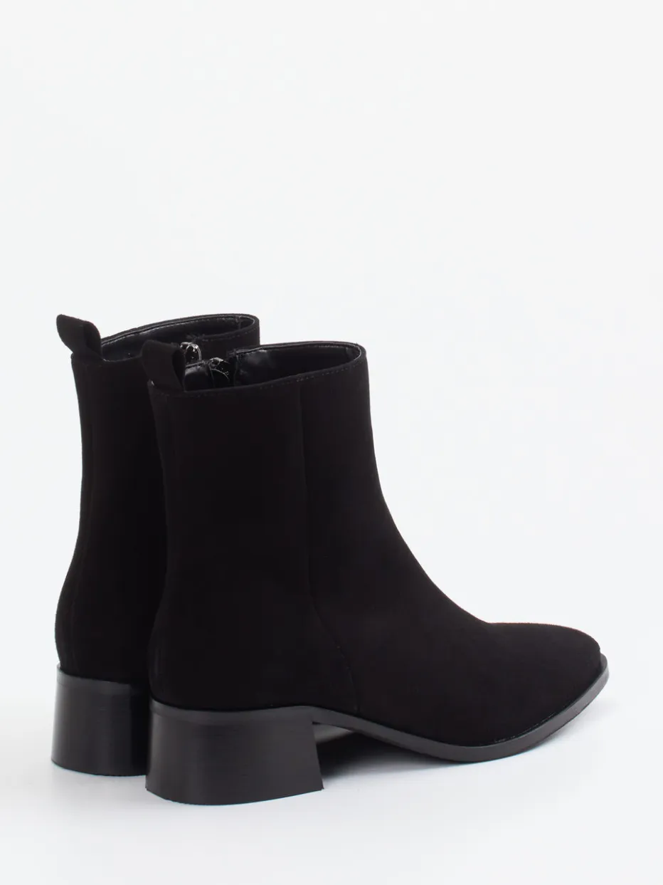 – Ankle Boots aus Veloursleder*Andrea Puccini