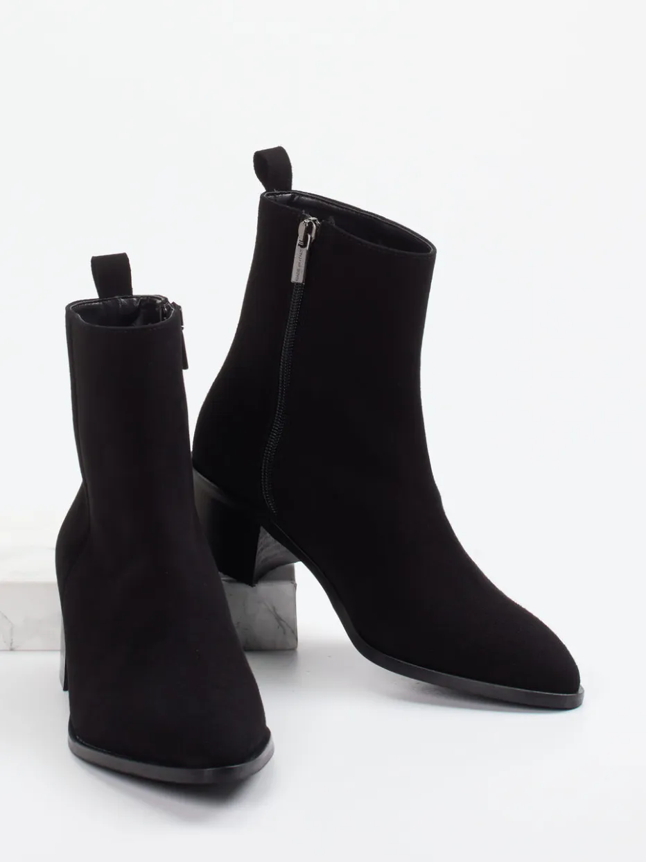 – Ankle Boots aus Veloursleder*Andrea Puccini
