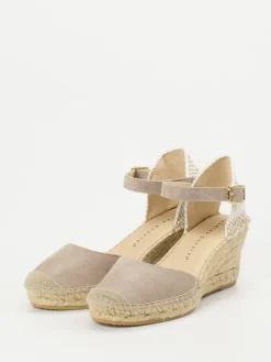 – Keilsandalette aus Veloursleder taupe*Andrea Puccini
