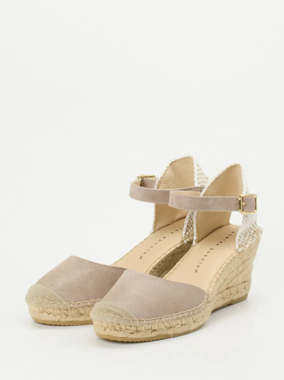 – Keilsandalette aus Veloursleder taupe*Andrea Puccini