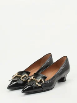 – Kitten-Heel-Pumps aus Lackleder*Andrea Puccini New