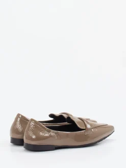 – Loafer aus Lackleder in Taupe*Andrea Puccini New