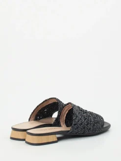 – Mules aus Flechtleder in*Andrea Puccini New