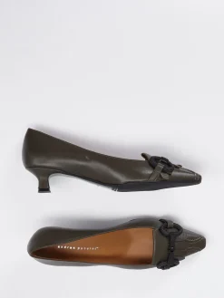 – Pumps aus Lammleder in Schlammgrau*Andrea Puccini Online