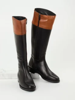 – Reitstiefel aus Kalbleder*Andrea Puccini New