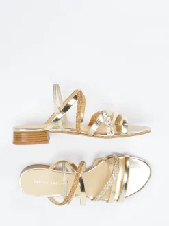 – Riemchensandale aus Metallicleder*Andrea Puccini New