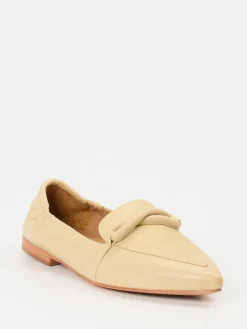 Damen Andrea Puccini – Slipper aus Lammleder in Beige