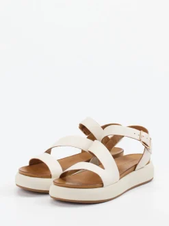 – Plateausandale aus Kalbleder creme*Andrea Sabatini