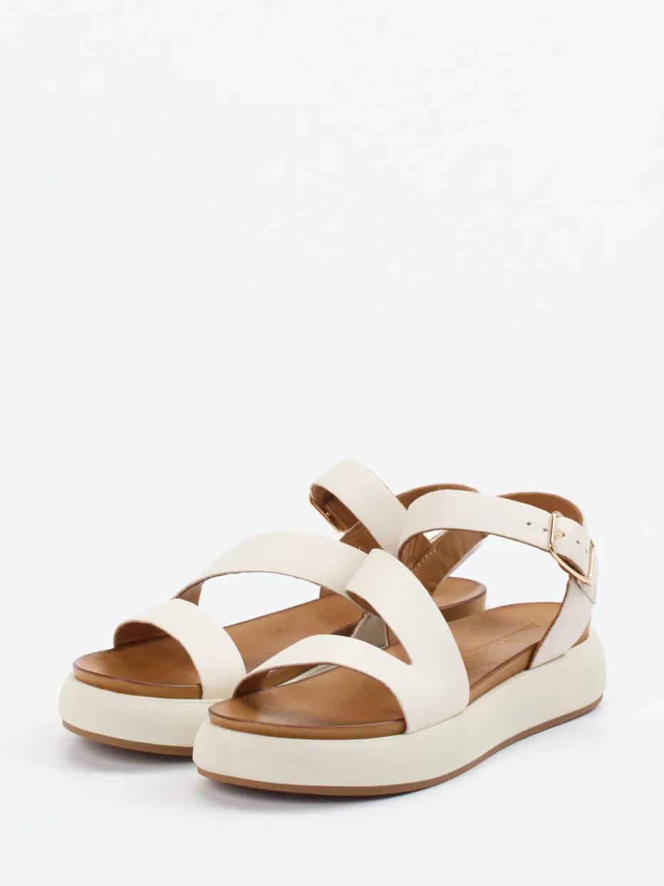 – Plateausandale aus Kalbleder creme*Andrea Sabatini