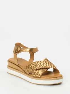 – Plateau-Sandalen aus Flechtleder goldfarben*Andrea Sabatini Online
