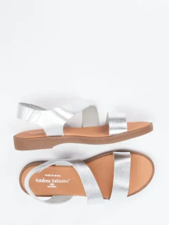 – Riemchensandale aus Metallicleder*Andrea Sabatini