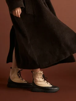 – Schnürboots aus Velours- und Glattleder*Arche Discount