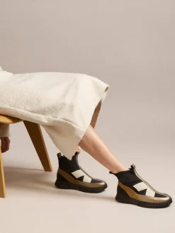 – Sock-Stiefelette aus Textil und Leder*Arche