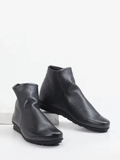 Damen Arche – Stiefeletten aus Metallicleder in Schwarz