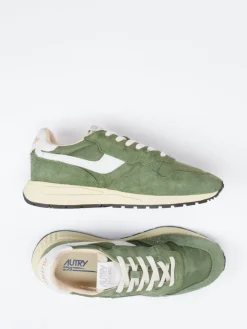 – Retro-Sneaker aus Veloursleder Oliv*Autry New