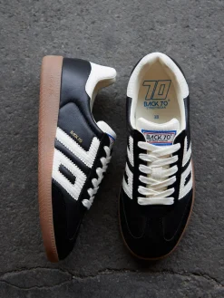 – Retro-Sneaker aus Velourleder*Back 70