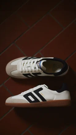 – Retro-Sneaker aus Veloursleder*Back 70 Online