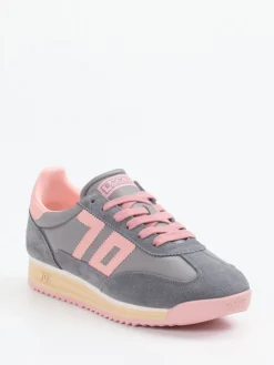 – Retro-Sneaker aus Veloursleder in*Back 70 Best