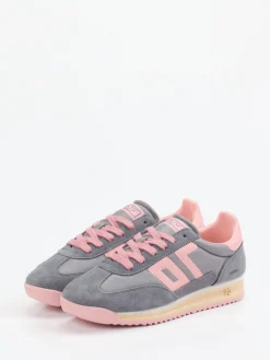 – Retro-Sneaker aus Veloursleder in*Back 70 Best
