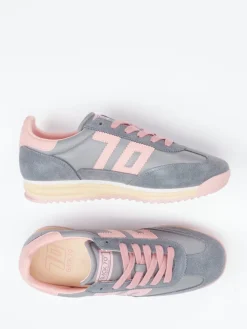 – Retro-Sneaker aus Veloursleder in*Back 70 Best