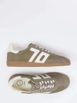 – Retro-Sneaker aus Veloursleder oliv*Back 70 Best