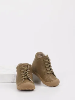 – Lauflernschuh aus Kalbleder olivbeige*Bisgaard Hot