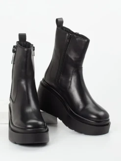 – Plateau-Stiefeletten aus Glattleder*CAFèNOIR New