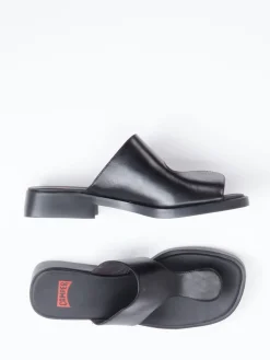 – Zehentrenner-Sandalen aus Kalbleder*Camper Outlet