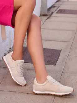 – Sneaker aus Veloursleder und Textil beige*Candice Cooper Best