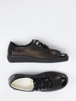 – Komfort-Schnürschuh aus Stretch-Lackleder*Christian Dietz