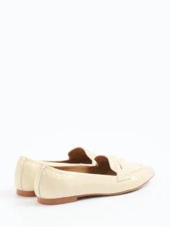 – Loafer aus Lackleder in Creme*Di Lauro New