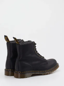 – Schnürboots aus Fettleder*Dr. Martens Sale