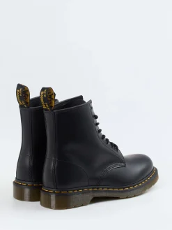 – Schnürboots aus Kalbleder*Dr. Martens Clearance