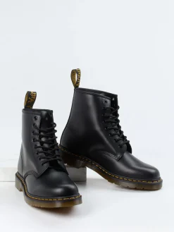– Schnürboots aus Kalbleder*Dr. Martens Clearance