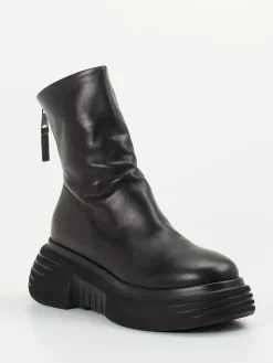 – Plateau-Stiefelette aus Kalbleder*Elena Iachi New