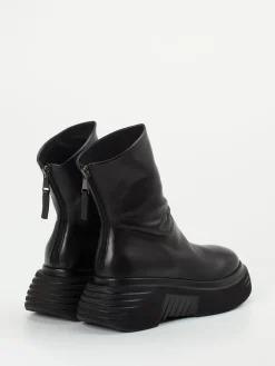 – Plateau-Stiefelette aus Kalbleder*Elena Iachi New