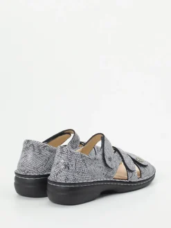 Damen Finn Comfort – Komfortsandale aus geprägtem Leder silbergrau