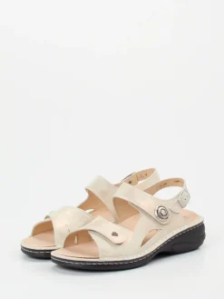 Damen Finn Comfort – Sandale aus Metallicleder champagner