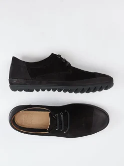 – Schnürschuh aus Veloursleder*Franz Gustav Hot