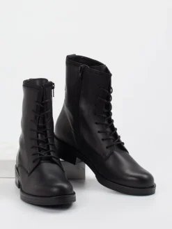 – Schnürboots aus Kalbleder*Gabor