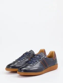 – Retro-Sneaker aus Büffelleder*Galizio Torresi New