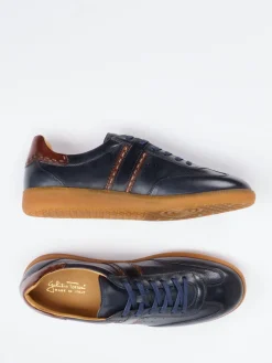 – Retro-Sneaker aus Büffelleder*Galizio Torresi New