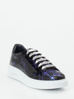 – Sneaker aus geprägtem Lackleder*Harris Hot