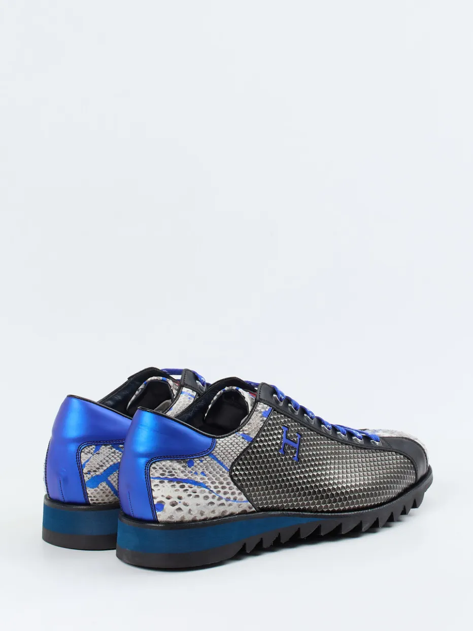 – Sneaker aus geprägtem Leder mit Schlangenmuster*Harris Sale