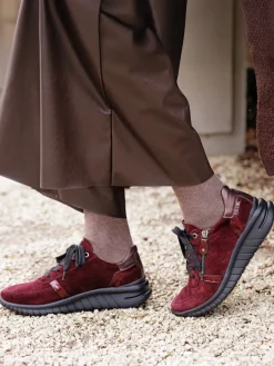 Damen Hartjes – Komfort-Sneaker aus Veloursleder bordeaux