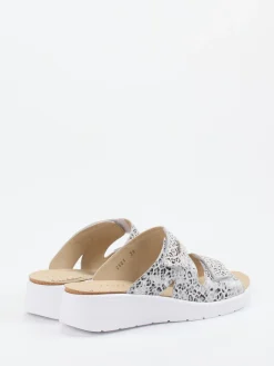 – Komfort-Pantoletten aus geprägtem Leder silber*Hickersberger